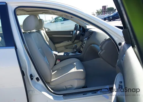 2013 Infiniti G37 Journey z USA, uszkodzony, nr VIN JN1CV6AP8DM304885